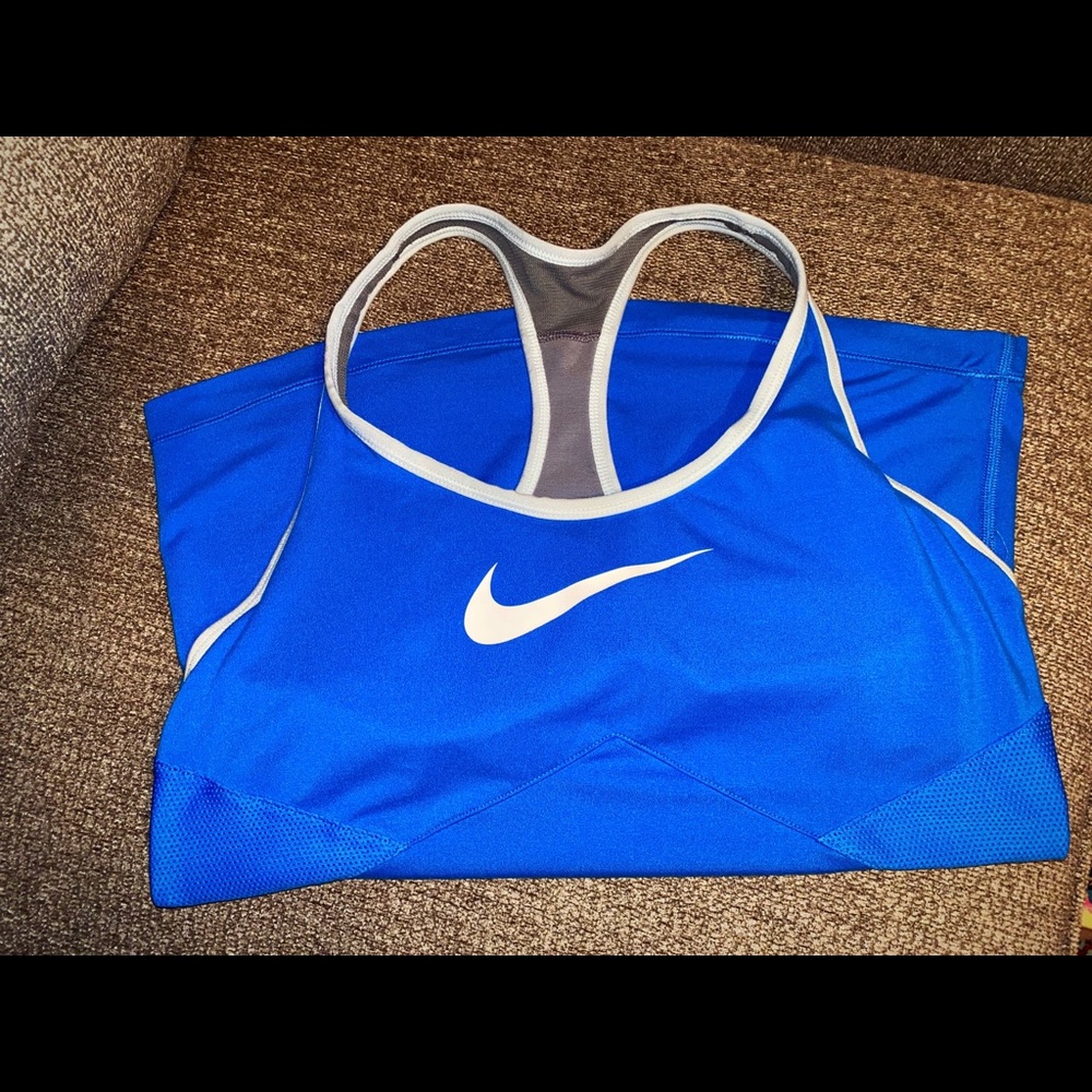 Nike tee and racer back dry fit - Picture 5 of 8